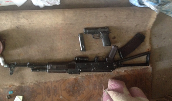 На Херсонщині поліцейські виявили у жительки обласного центру зброю та боєприпаси