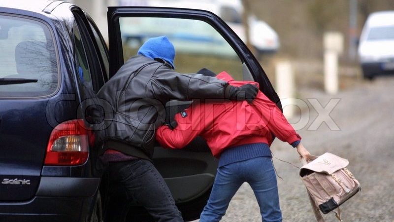 На Херсонщине подозрительный чёрный "Форд" преследует школьниц
