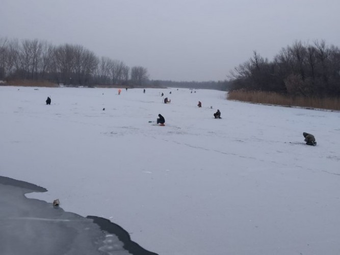 Днепр замерзает зимой или нет. Днепр замерзает зимой или нет. Днепр замерзает зимой. Прогулки по льду днепра в херсоне. Днепр замерзает зимой или нет.
