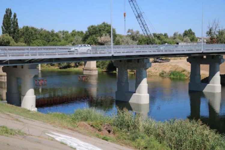 канал херсона. новая каховка херсонская область мост через реку. канал херсона. взрывы в херсоне 31 августа. город херсон украина.