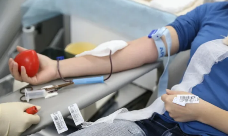 Доноры крови теракт. Донорство. Донор крови.