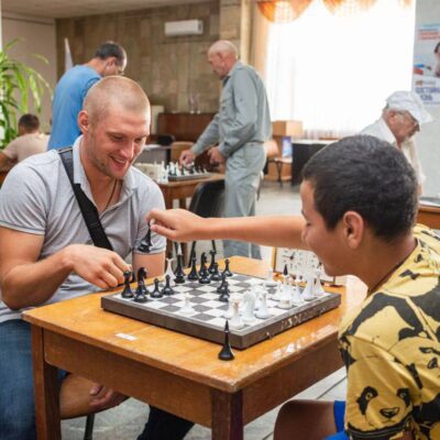 В Геническе сразились лучшие шахматисты и шашисты