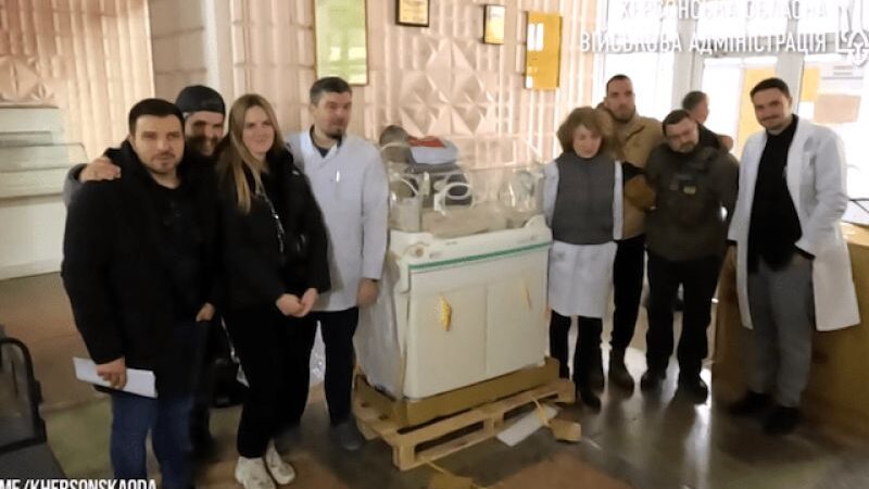 Инкубатор для недоношенных детей подарили областной детской больнице