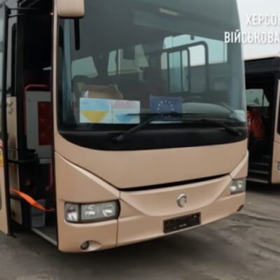 Три громади Херсонщини отримали сучасні шкільні автобуси