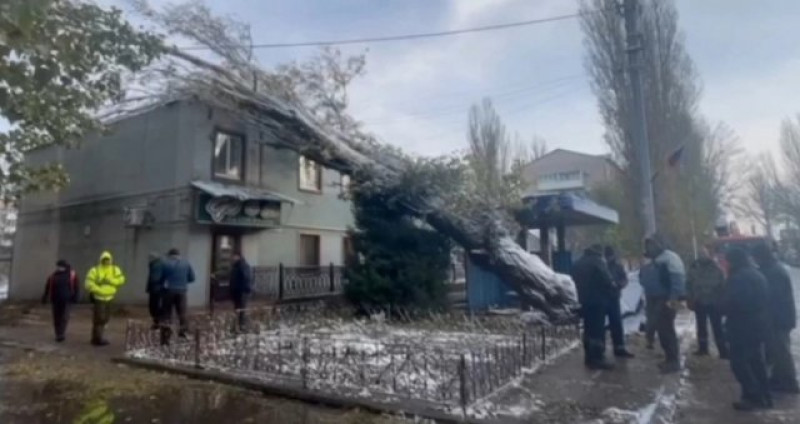 В окупованому Скадовську тривають роботи з ліквідації наслідків стихії