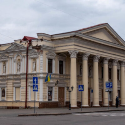 Херсонський драмтеатр готує прем’єру у Миколаєві
