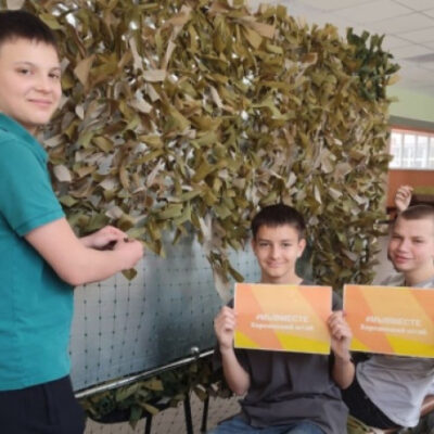 Школярів в окупованому Генічеську змушують плести маскувальні сітки для армії РФ