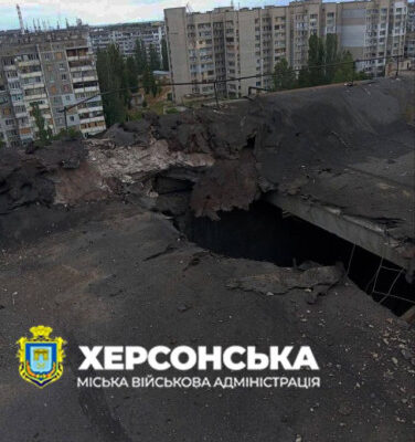 Росіяни вдарили по багатоповерхівці у Корабельному районі