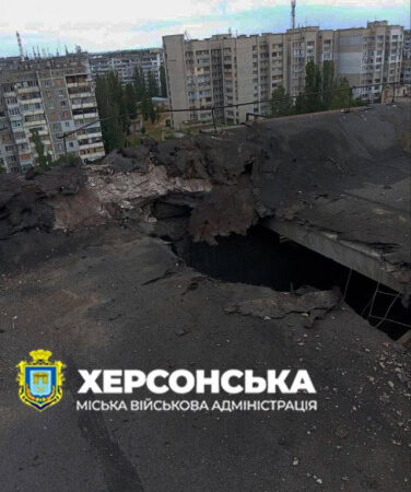 Росіяни вдарили по багатоповерхівці у Корабельному районі
