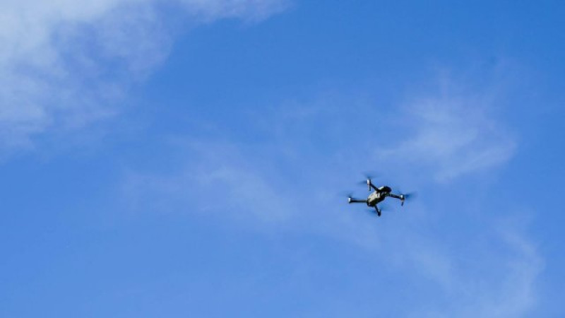 Сьогодні вранці росіяни скинули вибухівку з дрона на жительку Херсона