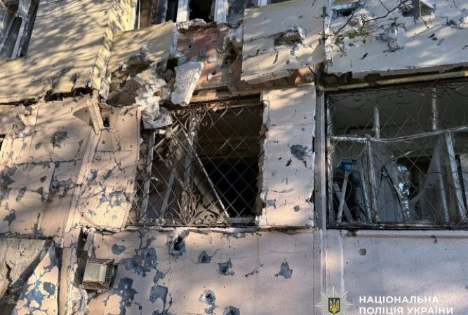 Вісім поранених та 33 пошкоджені цивільні об’єкти: поліція Херсонщини зафіксувала наслідки воєнних злочинів рф