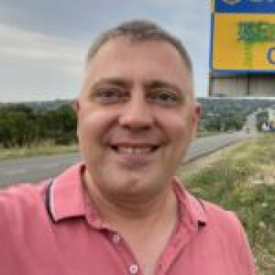 Викрадає і жорстоко катує людей. Колаборант Сергій Четвергов із Каховки працює поліцаєм і знущається над мешканцями Херсонщини