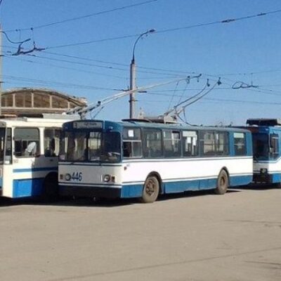Херсонелектротранс забезпечує стабільний рух тролейбусів попри постійні обстріли