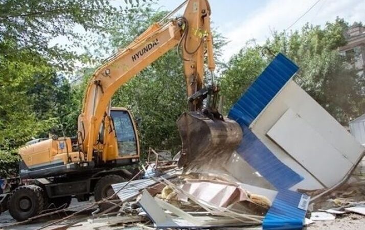 В Херсоне демонтируют восемь торговых точек, установленных незаконно