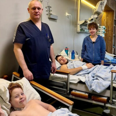 Медики «Охматдиту» врятували двох братів із Херсона, які потрапили під танковий обстріл